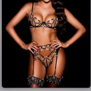 Honey Birdette AYAH Lace Lingerie 5 Piece Set